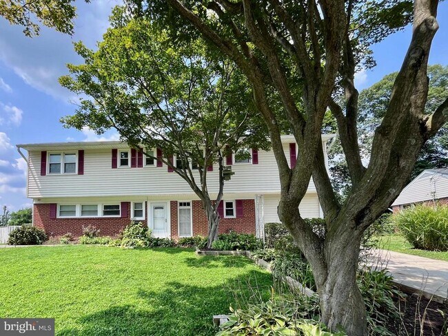 Building Photo - 5350 Ravensworth Rd