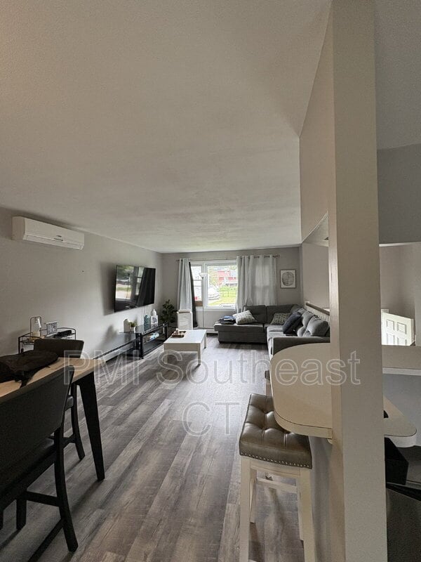 Building Photo - 223 Seneca Dr