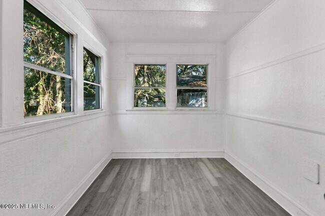 Building Photo - 1711 E 27th St