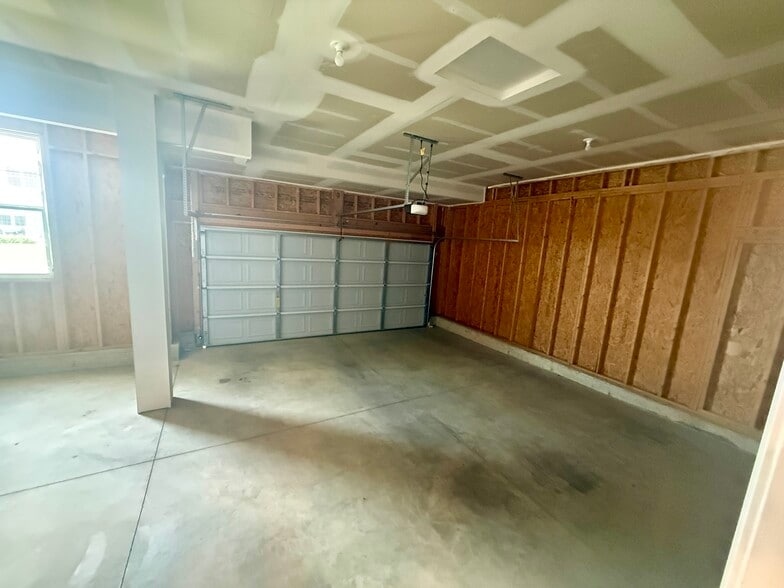 Garage - 2062 Broccoli Dr