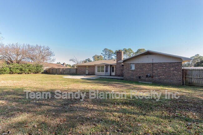 Building Photo - 8238 Li Fair Dr