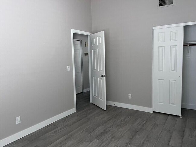 Building Photo - MOVE IN SPECIALS!! Lovely 3BD-2BA Gilbert ...