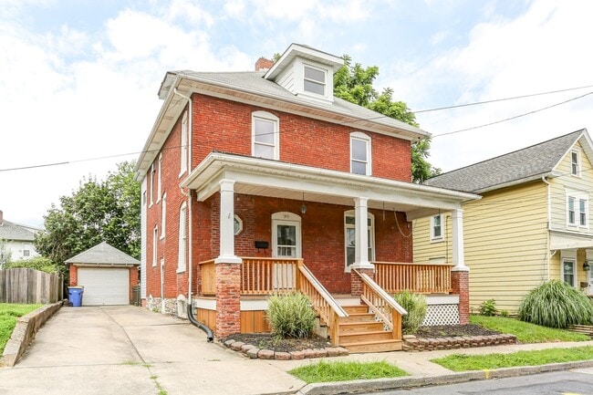 Building Photo - Four bedroom, two bathroom home