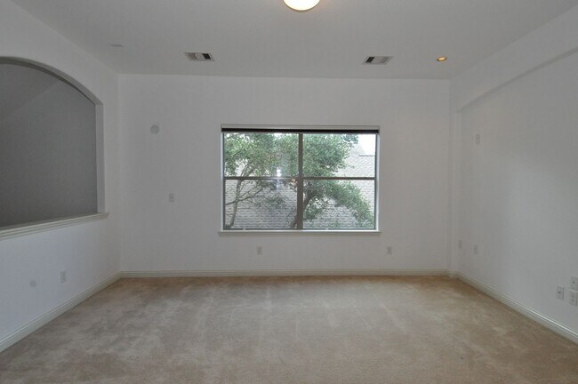 Building Photo - Beautiful Spacious Home FOR LEASE!