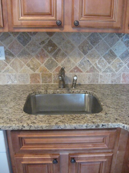 Building Photo - 8 Bayview Ave