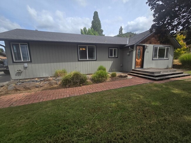 Primary Photo - 3 bed 2 bath Family Home for Rent in Grant...