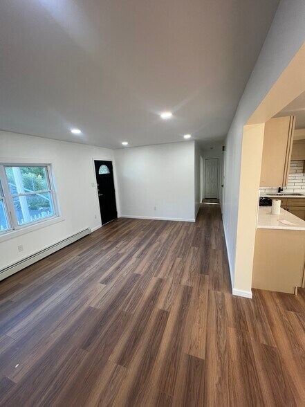 Building Photo - 436 Brook St