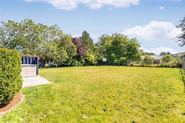 Building Photo - 1744 N Rainier Ave