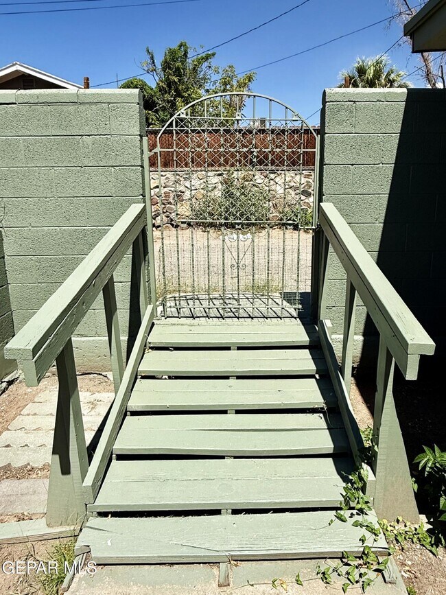 Building Photo - 2929 Grant Ave