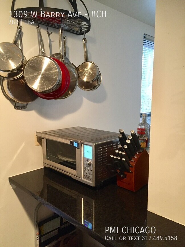 Building Photo - 1309 W Barry Ave