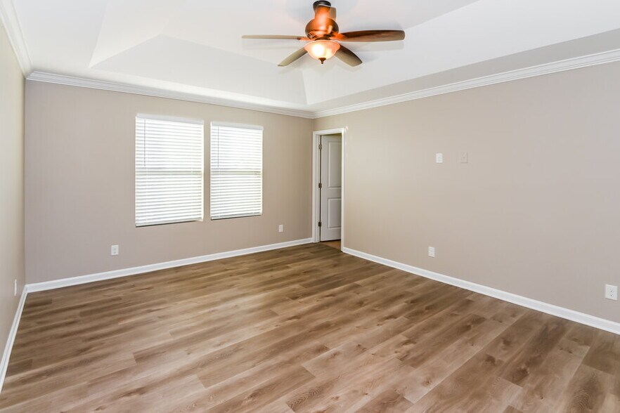 Building Photo - 3343 Saddlebrook Dr