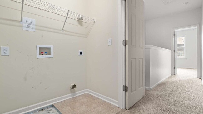 Building Photo - "Charming 2-Bed Townhouse with 2.5 Baths i...