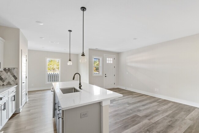 Building Photo - 634 Herlong Ave