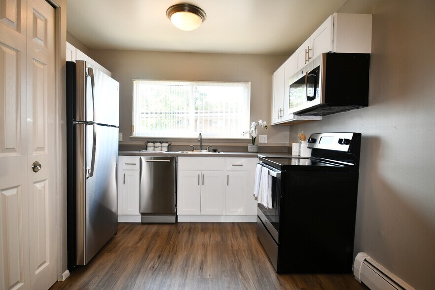 Woodland Gardens 4805 Woodland Ave Royal Oak MI 48073 Apartment Finder