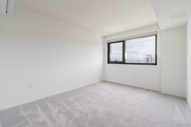 Building Photo - Highly desirable 2-bdrm, 2-bath, 1-pkg condo at Ililani in Kakaako