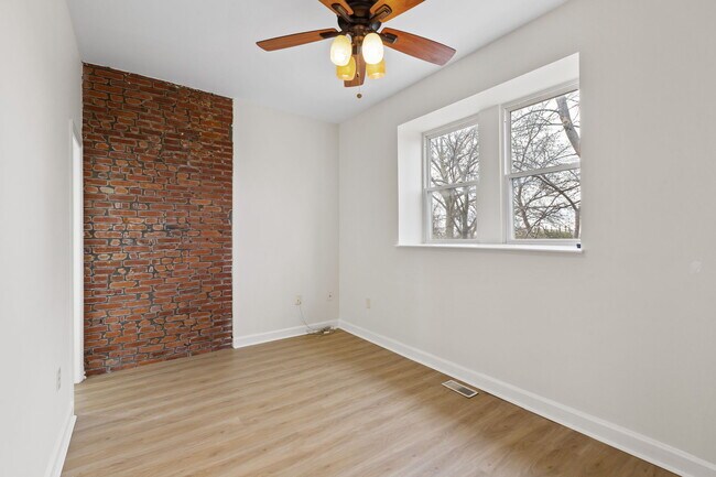 Building Photo - 2005 Lynch St