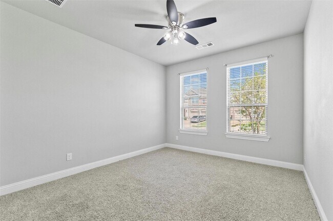 Building Photo - 138 Spanish Bluebell Dr
