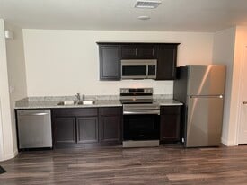 Building Photo - 1357 Beech St