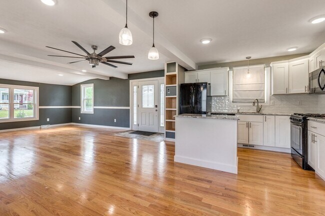 Building Photo - 8 Pluff Ave