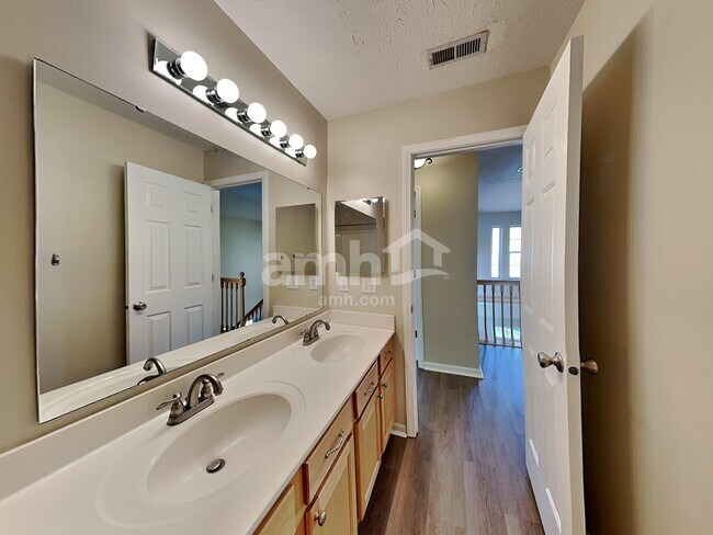 Building Photo - 11795 Langham Crescent Ct