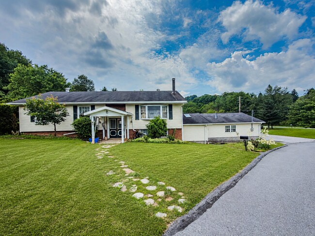 Primary Photo - 161 Pentagon Cir