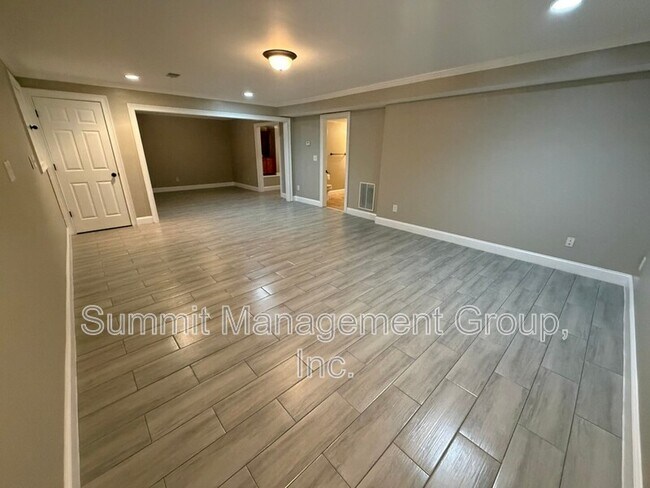 Building Photo - 2405 Twin Creek Ct SW