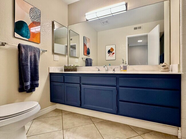 Building Photo - 336 Villena Way