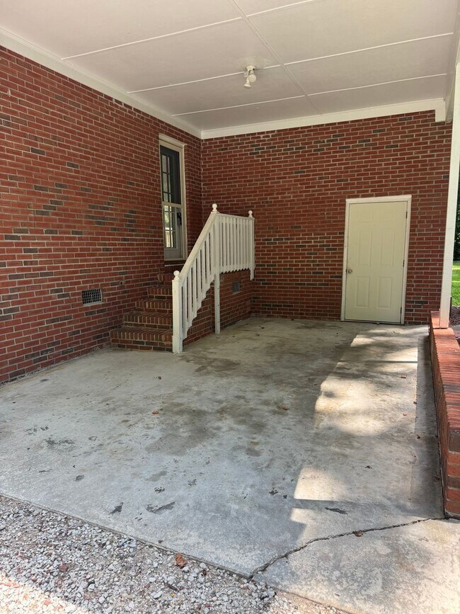 Building Photo - 3 BR 1 BA near Onslow Pines Park