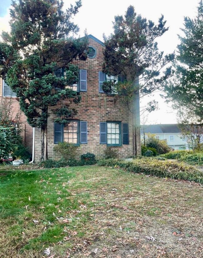 Building Photo - 727 Olde Greenwich Cir