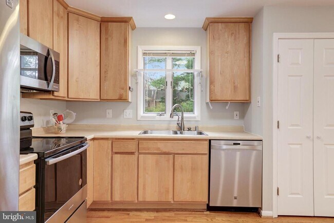 Building Photo - 9823 St Cloud Ct