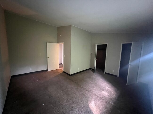 Building Photo - 141-143 Bradley St