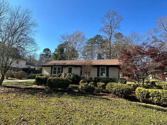 Building Photo - Adorable 3-Bedroom Home in the Heart of Cary with an Amazing Outdoor Space + Fenced Backyard!