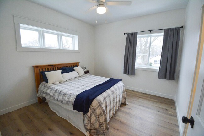 Building Photo - 1204 2nd Ave NW