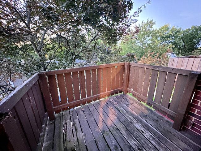 Building Photo - 1350 Brook St