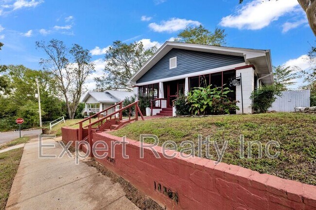 Building Photo - 1245 Waverly St