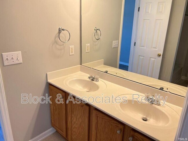 Building Photo - 2651 Vega Ct