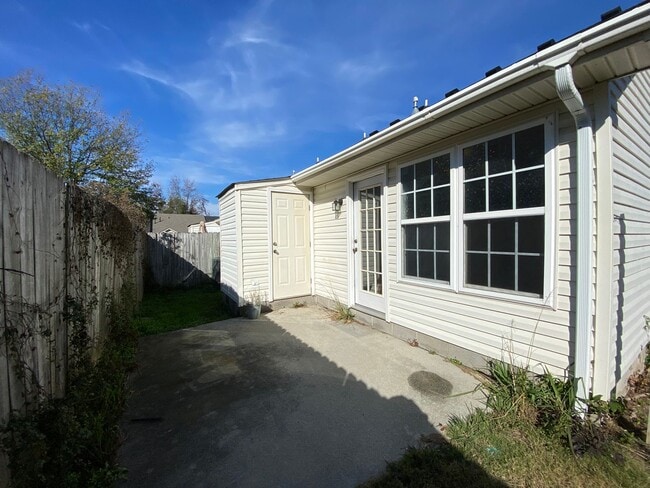 Building Photo - 2 Bedroom Townhome on a corner lot in Harvestwood!