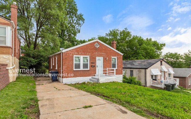 Building Photo - 831 Harlan Ave