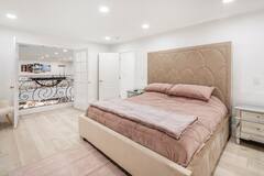 Building Photo - 1372 Peninsula Point Ave