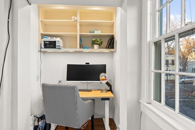 Building Photo - 400 S Lee St