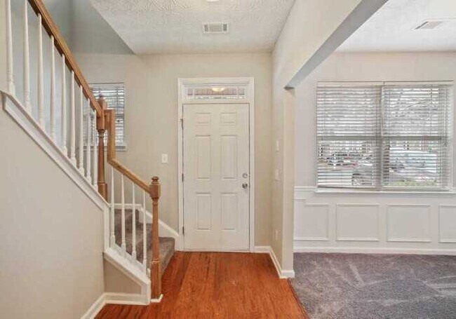 Building Photo - Fantastic 3bd/2.5ba home! Coming soon!
