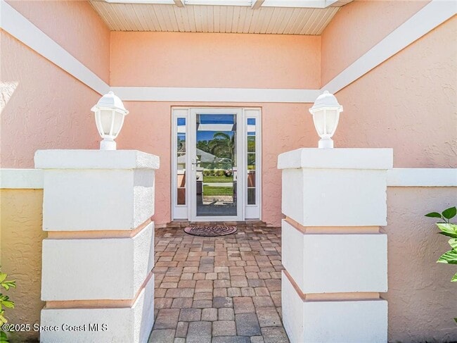 Building Photo - 105 Grove Isle Cir