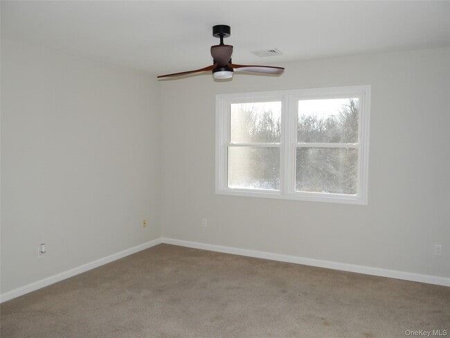 Building Photo - 18 Deer Crossing Dr