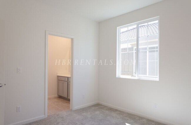 Building Photo - TRACY HILLS - Four Bedroom Spectacular Home - Full Bed/Bath Located on 1st Floor