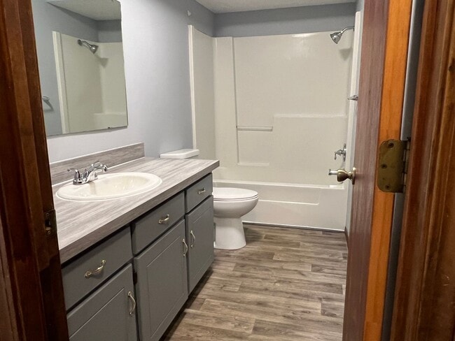 Building Photo - AVAILABLE NOW! Walking Distance to Silver Springs Park