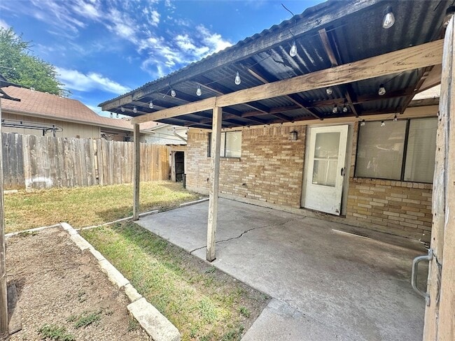 Building Photo - 207 W William Cannon Dr