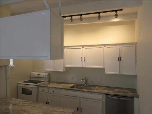 Building Photo - 216 Marshall St