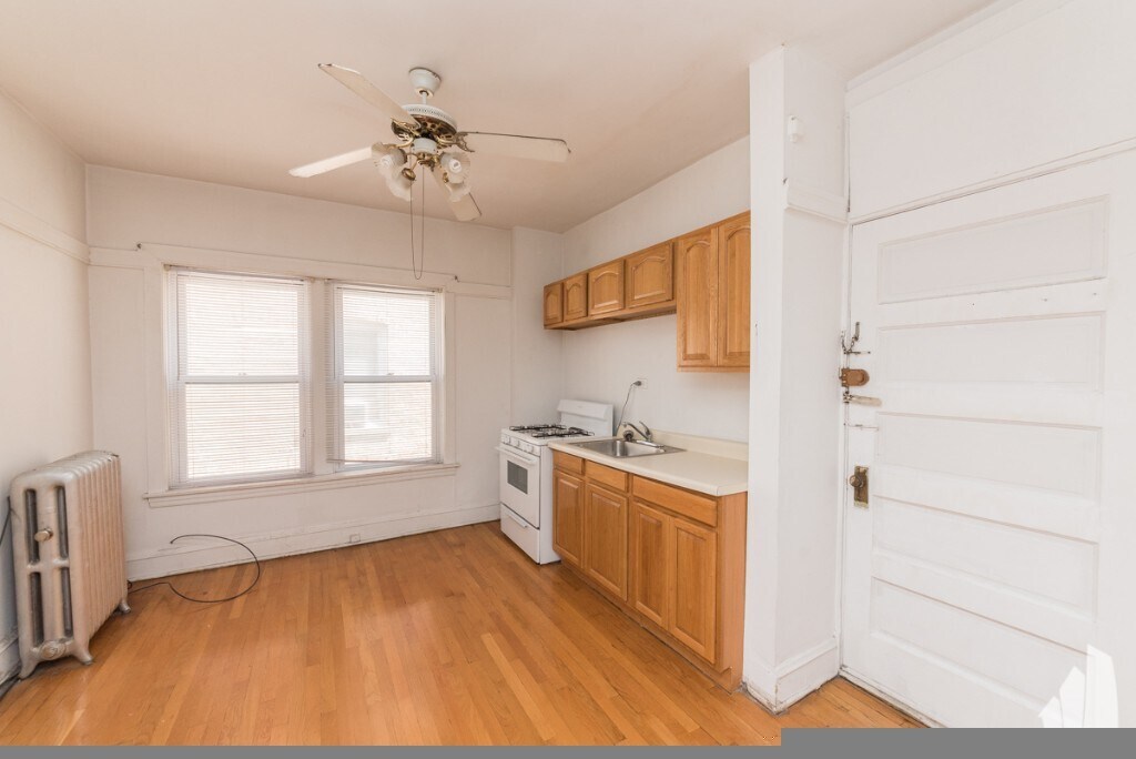 Building Photo - 5131 N Wolcott Ave