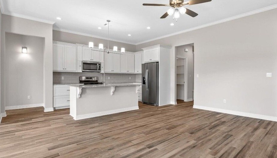 Building Photo - 4956 Laurel Cir