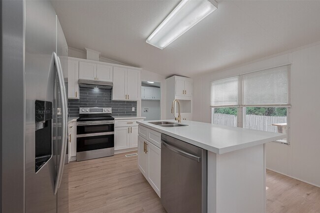 Building Photo - 16282 Wild Oak Ln